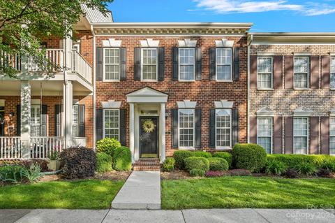 121 St Albans Ln, Davidson, NC 28036