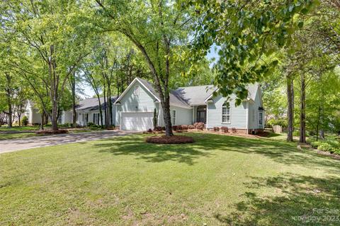 3100 Fieldpointe Ln, Charlotte, NC 28210