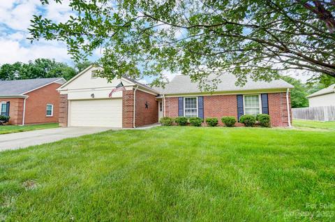 7532 Yellow Pine Ct, Charlotte, NC 28277