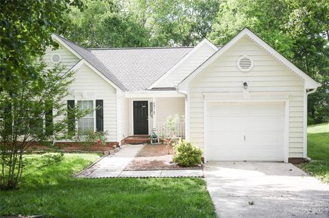 8910 Clifton Meadow Dr, Matthews, NC 28105
