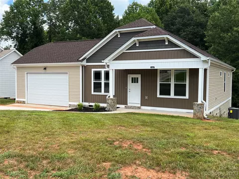 1640 Farmington Hills Dr, Conover, NC 28613
