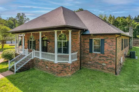 2949 Lawrence Dr, Claremont, NC 28610
