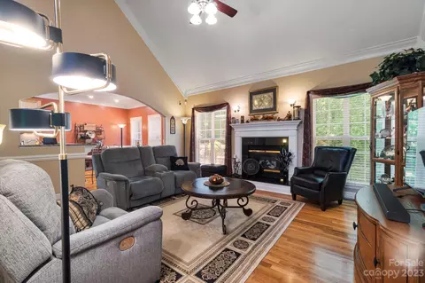 6521 Emory Dr, Hickory, NC 28601 photo 4