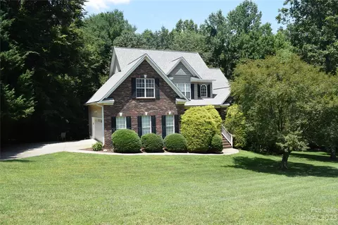 6521 Emory Dr, Hickory, NC 28601 photo 1