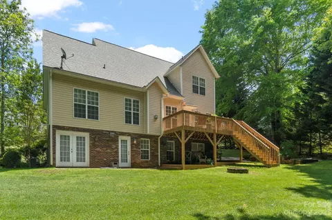6521 Emory Dr, Hickory, NC 28601 photo 3