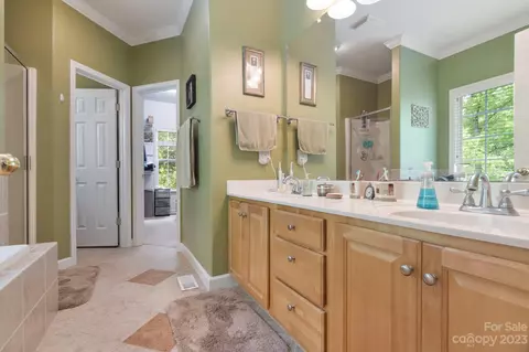 6521 Emory Dr, Hickory, NC 28601 photo 13