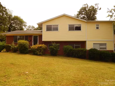 3025 Depaul Ct, Charlotte, NC 28216