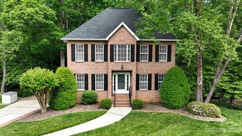 4103 Arrowhead Dr NE, Hickory, NC 28601