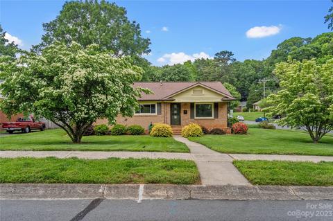 1533 Woodhill Ln, Charlotte, NC 28205