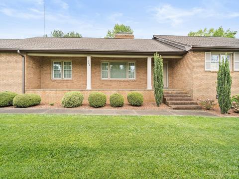 208 Signal Hill Dr, Statesville, NC 28625