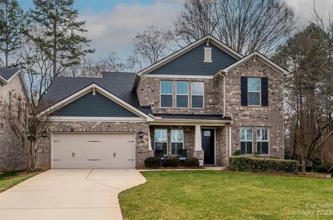 131 Smithfield Dr, Charlotte, NC 28270