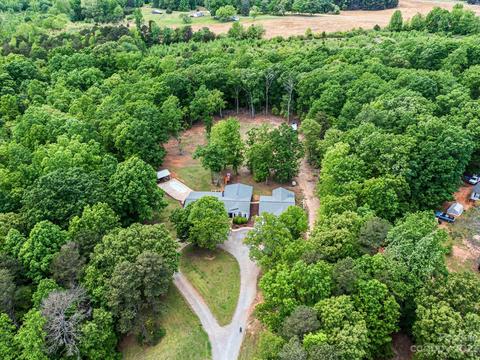 1689 Dawnview Ln, Lincolnton, NC 28092