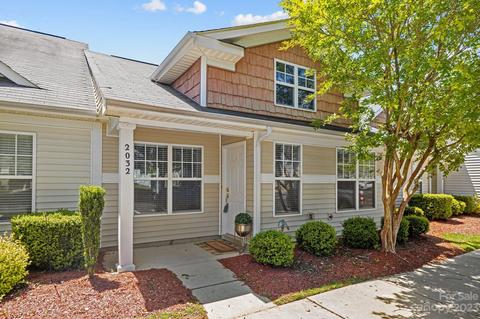 2032 Shady Pond Dr, Clover, SC 29710