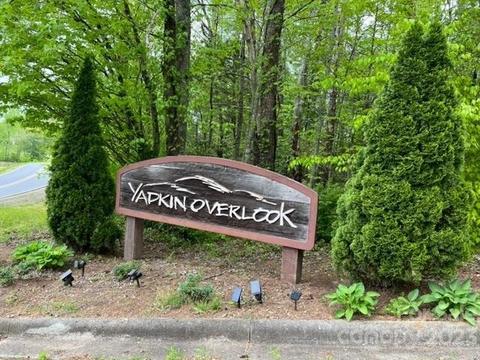Valley 10 & 11 Court #10 & 11, Lenoir, NC 28645