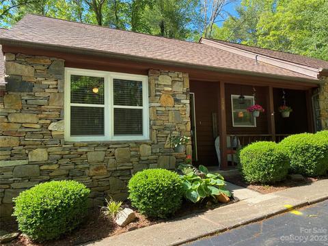 16 Pineoak Cir, Etowah, NC 28729