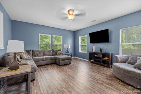 2405 Grinstead Ct, Clover, SC 29710 photo 6