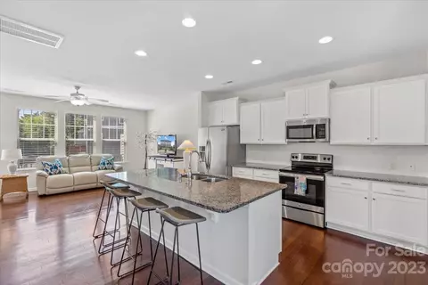 1504 Sharon W Rd, Charlotte, NC 28210