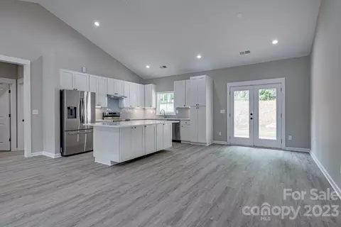 1875 Sardis Dr, Lancaster, SC 29720 photo 3