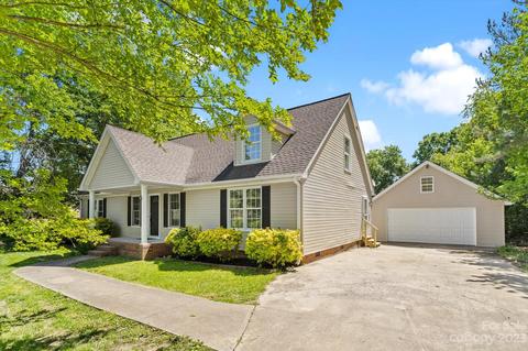1838 Maple Ln, Lincolnton, NC 28092