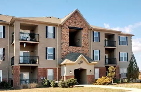 181 Brickton Village Cir #106, Fletcher, NC 28732