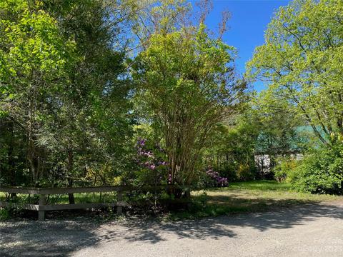 2 Daisy Ln, Asheville, NC 28806