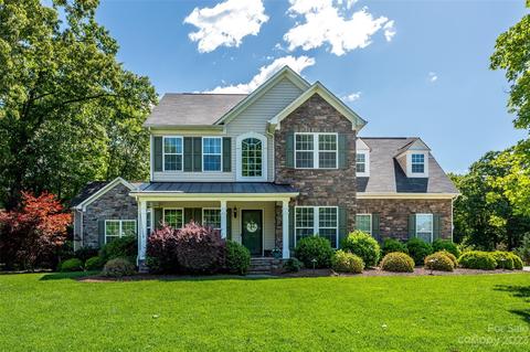 1020 Peninsula Dr, Belmont, NC 28012