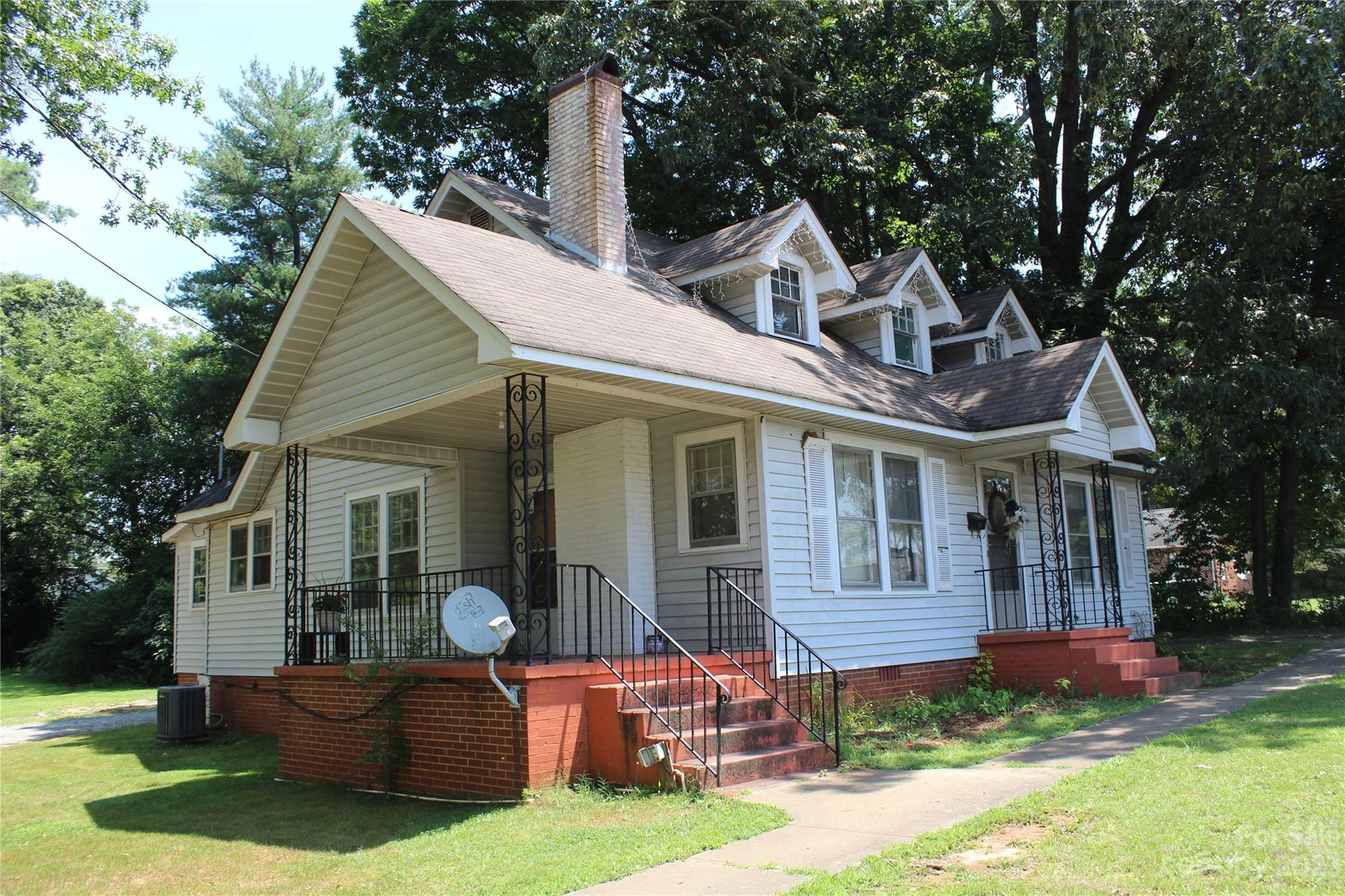 1107 NE 9th Ne Ave NE  