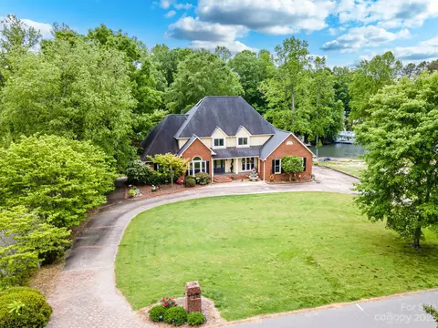 132 Quail Hollow Dr, Kings Mountain, NC 28086