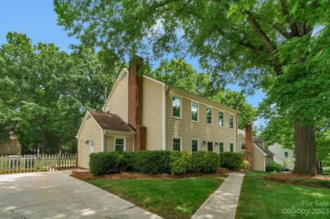 8915 Gamesford Dr, Charlotte, NC 28277