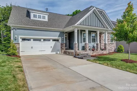 1518 Robinson Oaks Dr, Gastonia, NC 28054