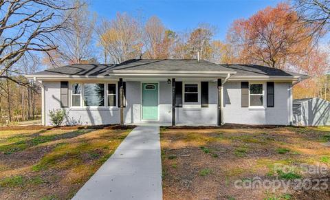 3500 Manoa Rd, Pfafftown, NC 27040