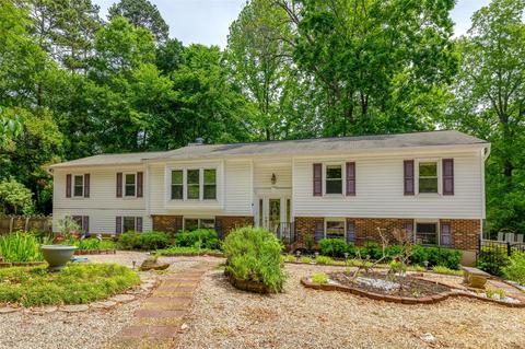 102 Walnut Cove Ln, Mount Holly, NC 28120
