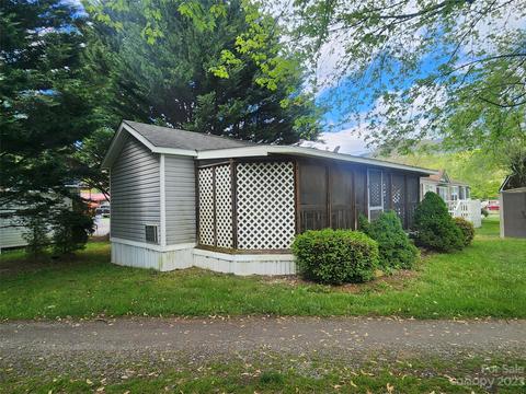 14 Bass Ln, Waynesville, NC 28785