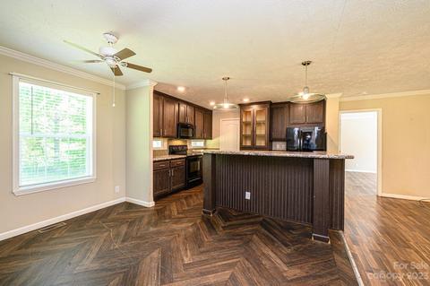104 Poteat Dr, Morganton, NC 28655 photo 5