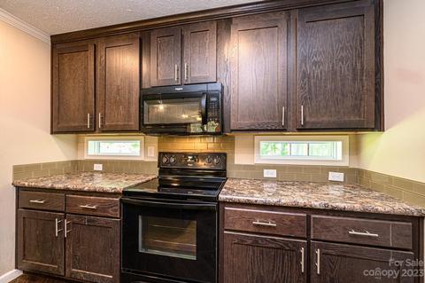 104 Poteat Dr, Morganton, NC 28655 photo 10