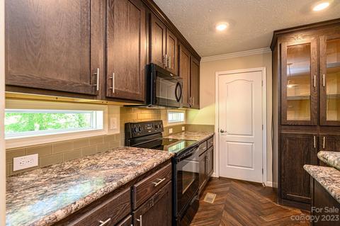 104 Poteat Dr, Morganton, NC 28655 photo 9