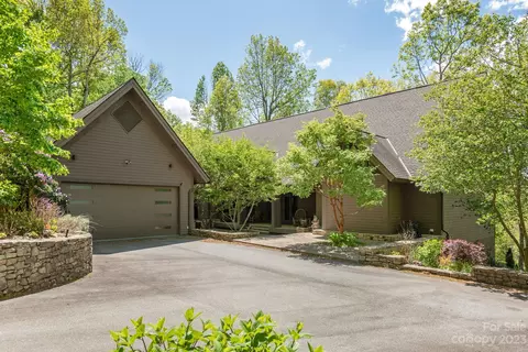 143 Poplar Loop Dr, Flat Rock, NC 28731