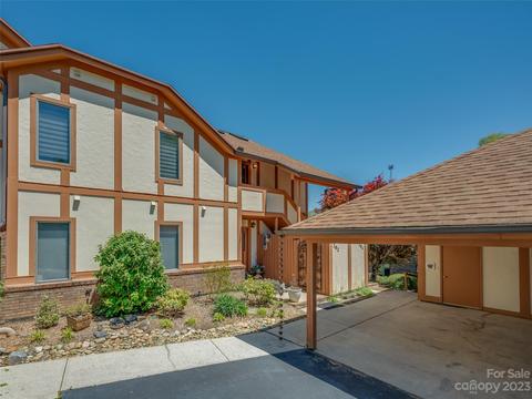 204 Fleetwood Plz, Laurel Park, NC 28739