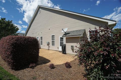 662 Amethyst Cir, Fort Mill, SC 29708 photo 3