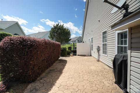 662 Amethyst Cir, Fort Mill, SC 29708 photo 4