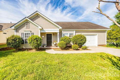 2000 Taras Trace Dr, Statesville, NC 28625