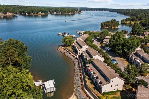 14017 Queens Harbor Rd, Charlotte, NC 28278