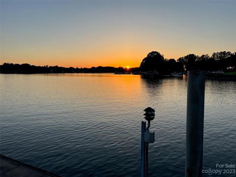 1334 Torrence Cir, Davidson, NC 28036