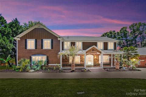 2055 Driftwood Cir, Fort Mill, SC 29708