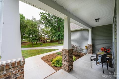 413 3rd Ave SW, Conover, NC 28613 photo 3