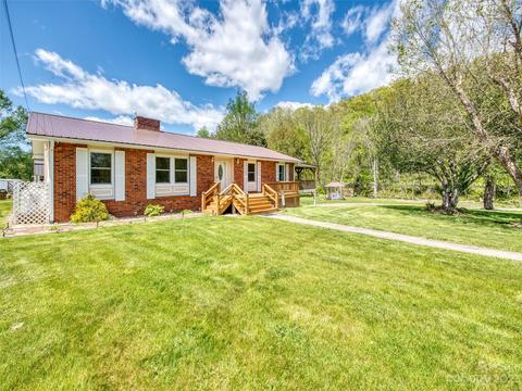 339 Garden Ln, Canton, NC 28716