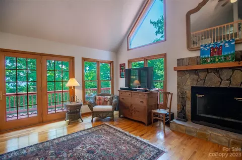 1373 Mountain View Rd, Burnsville, NC 28714
