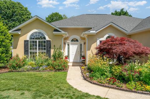 617 Gable Oaks Ln NW, Concord, NC 28027