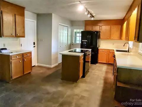 704 3rd Ne Ave, Conover, NC 28613 photo 12