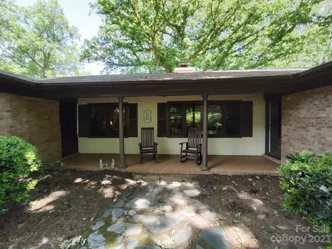 704 3rd Ne Ave, Conover, NC 28613 photo 3